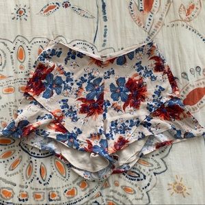 Patterned ruffle shorts.